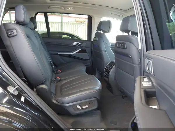 5UXCW2C57KL086924 2019 BMW X7 - Image 8