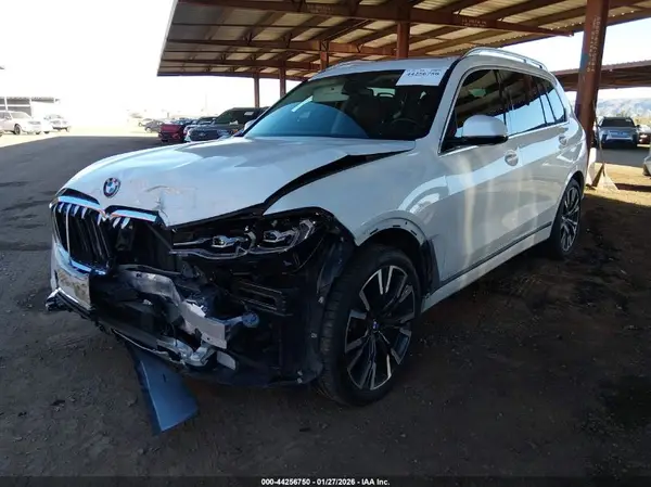 5UXCW2C57KLB43528 2019 BMW X7 - Image 2