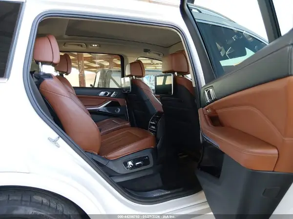 5UXCW2C57KLB43528 2019 BMW X7 - Image 8