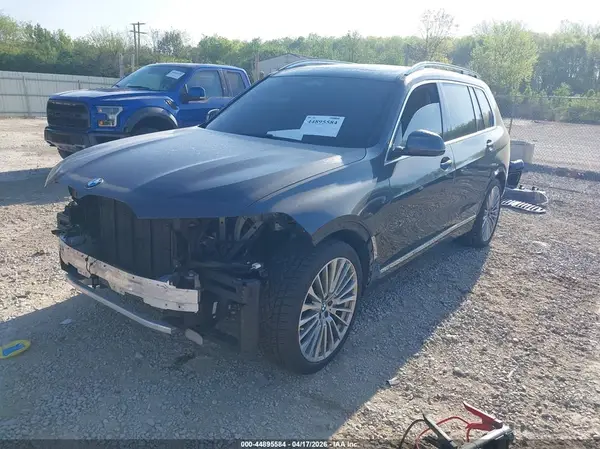 5UXCW2C57KLB43626 2019 BMW X7 - Image 2