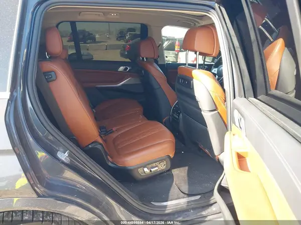 5UXCW2C57KLB43626 2019 BMW X7 - Image 8