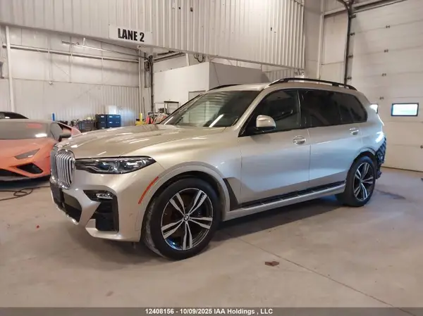 5UXCW2C57KLB44310 2019 BMW X7 - Image 2