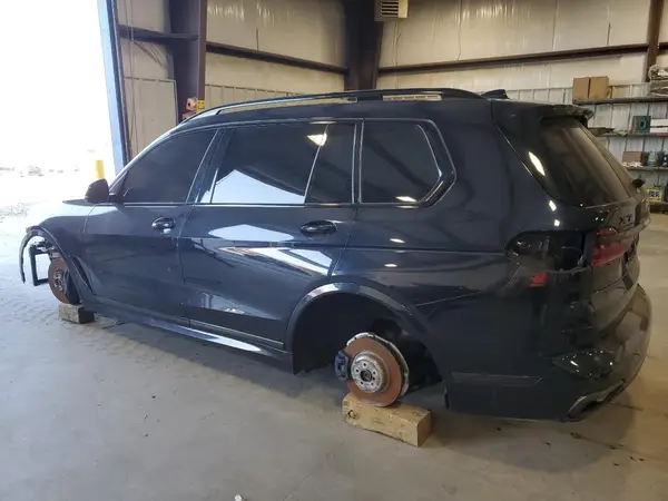 5UXCW2C58KL081960 2019 BMW X7 - Image 2