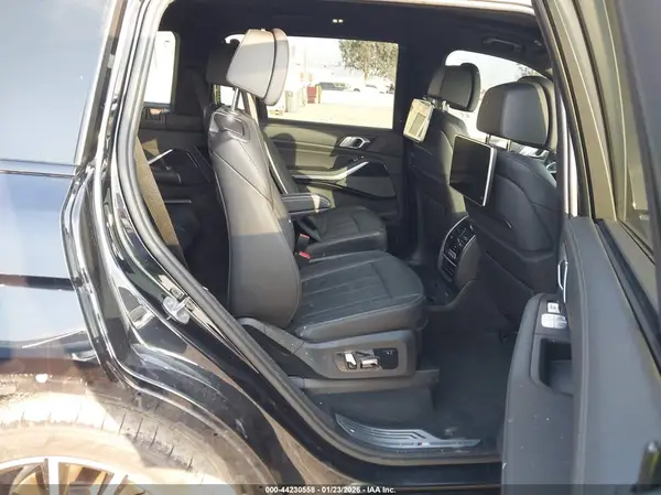 5UXCW2C58KL082932 2019 BMW X7 - Image 8