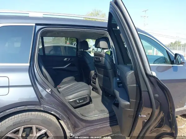 5UXCW2C58KL084163 2019 BMW X7 - Image 8