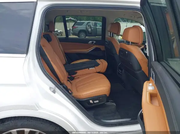 5UXCW2C59KL081613 2019 BMW X7 - Image 8
