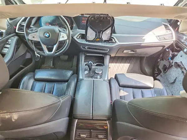 5UXCW2C59KL082101 2019 BMW X7 - Image 8