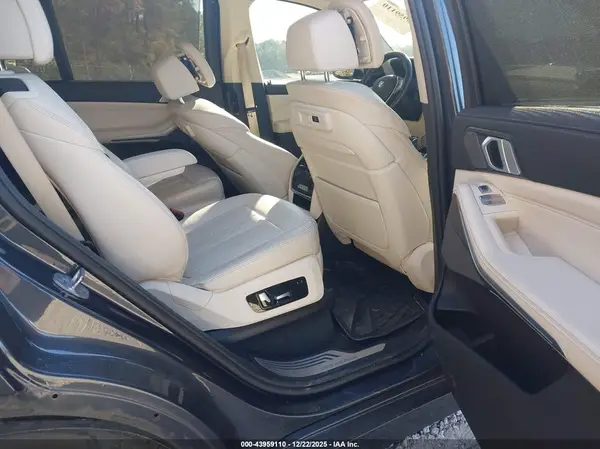 5UXCW2C59KL083877 2019 BMW X7 - Image 8