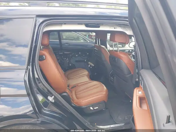 5UXCW2C5XKL089736 2019 BMW X7 - Image 8