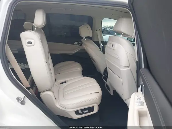 5UXCX4C09L9B25687 2020 BMW X7 - Image 8