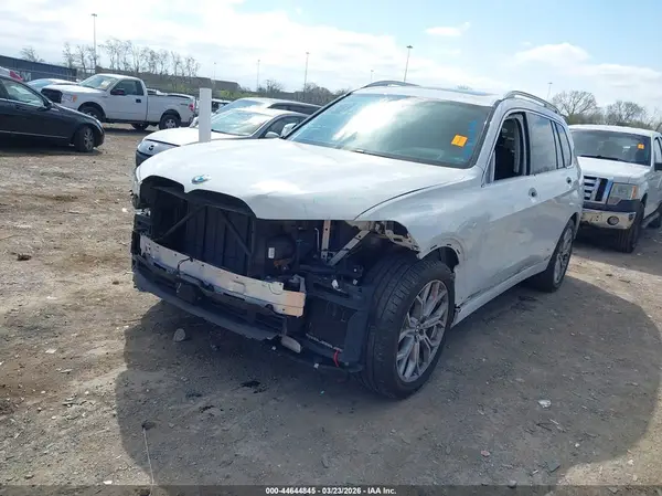 5UXCX4C50KLS36039 2019 BMW X7 - Image 2