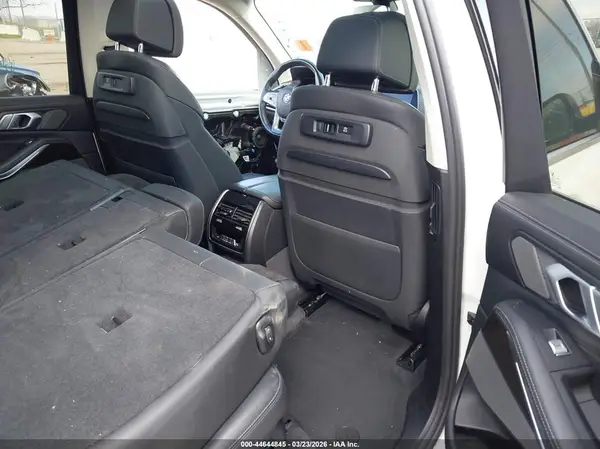 5UXCX4C50KLS36039 2019 BMW X7 - Image 8