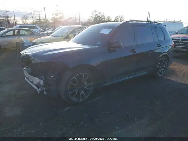 5UXCX4C51KLB39662 2019 BMW X7 - Image 2