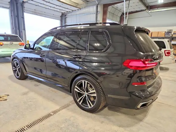 5UXCX4C51KLS37832 2019 BMW X7 - Image 2
