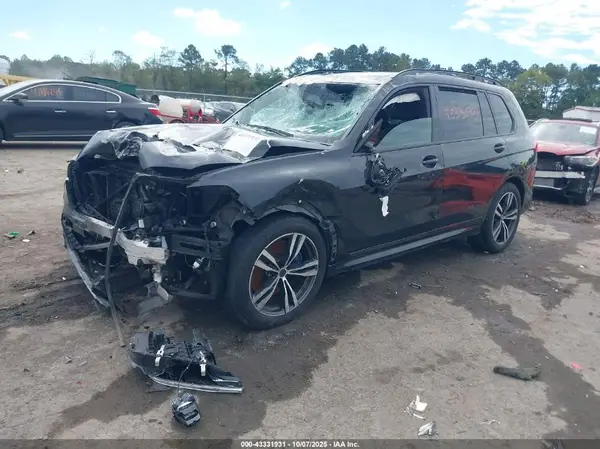 5UXCX4C51KLS38818 2019 BMW X7 - Image 2