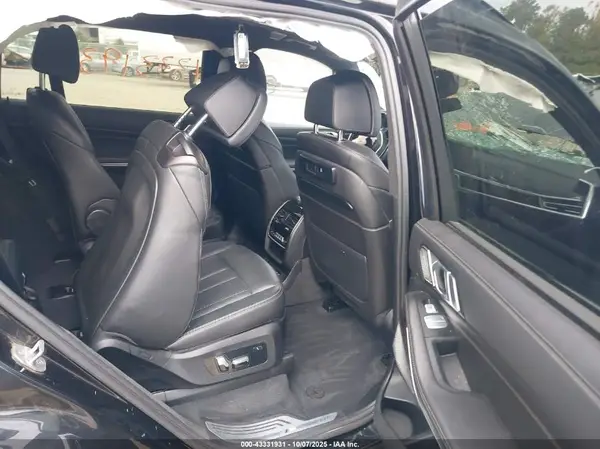 5UXCX4C51KLS38818 2019 BMW X7 - Image 8