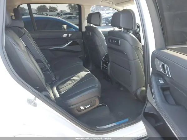 5UXCX4C52KLS36561 2019 BMW X7 - Image 8