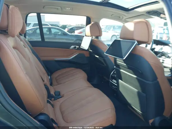 5UXCX4C52KLS38620 2019 BMW X7 - Image 8