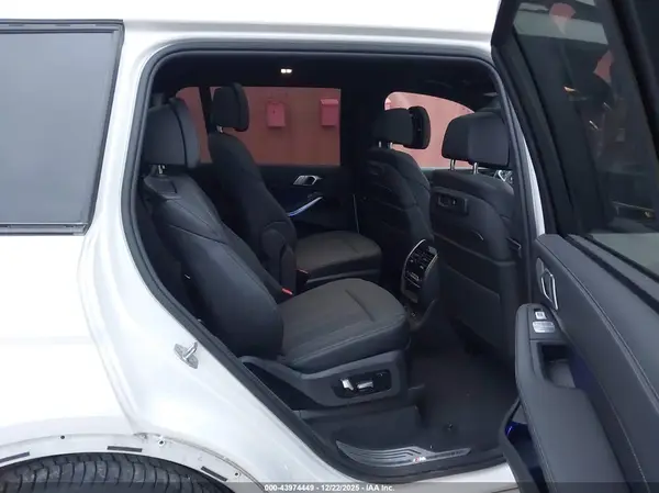 5UXCX4C52KLS38729 2019 BMW X7 - Image 8