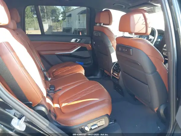 5UXCX4C53KLS37296 2019 BMW X7 - Image 8