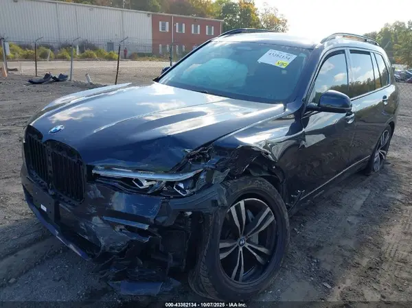 5UXCX4C53KLS37427 2019 BMW X7 - Image 2