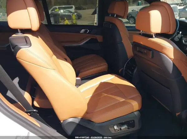 5UXCX4C54KLS37968 2019 BMW X7 - Image 8