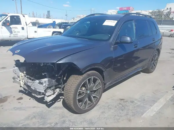 5UXCX4C54KLS39042 2019 BMW X7 - Image 2