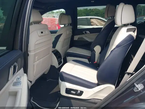 5UXCX4C55KLB39910 2019 BMW X7 - Image 8