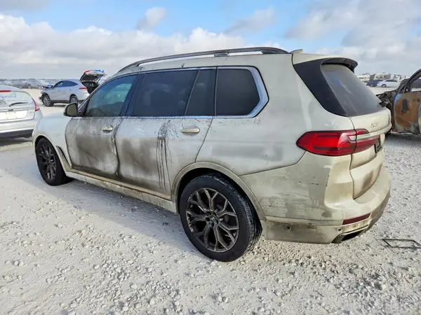 5UXCX4C55KLS36313 2019 BMW X7 - Image 2