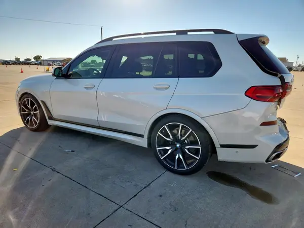5UXCX4C55KLS36330 2019 BMW X7 - Image 2
