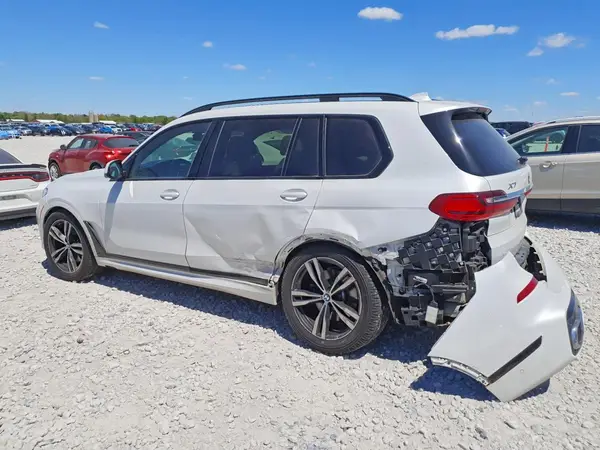 5UXCX4C55KLS37719 2019 BMW X7 - Image 2