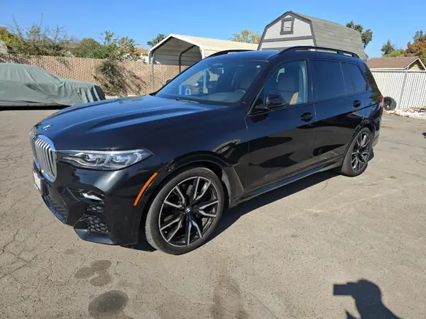 5UXCX4C55KLS38045 2019 BMW X7 - Image 2