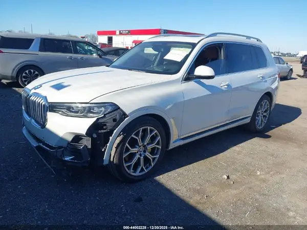 5UXCX4C55KLS38062 2019 BMW X7 - Image 2