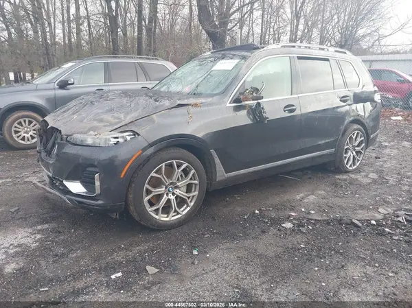 5UXCX4C55KLS39194 2019 BMW X7 - Image 2