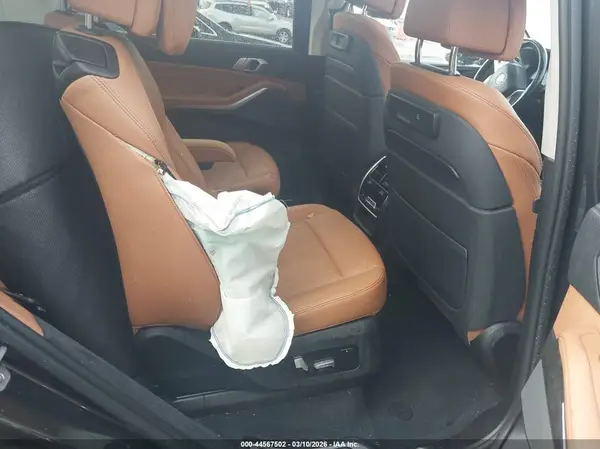 5UXCX4C55KLS39194 2019 BMW X7 - Image 8