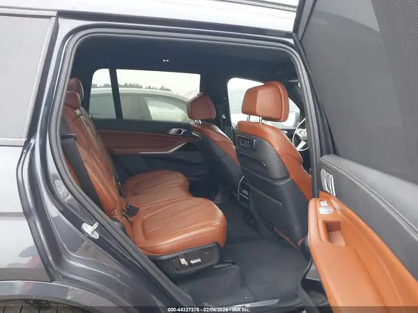 5UXCX4C57KLS36121 2019 BMW X7 - Image 8