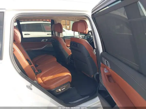 5UXCX4C57KLS36538 2019 BMW X7 - Image 8