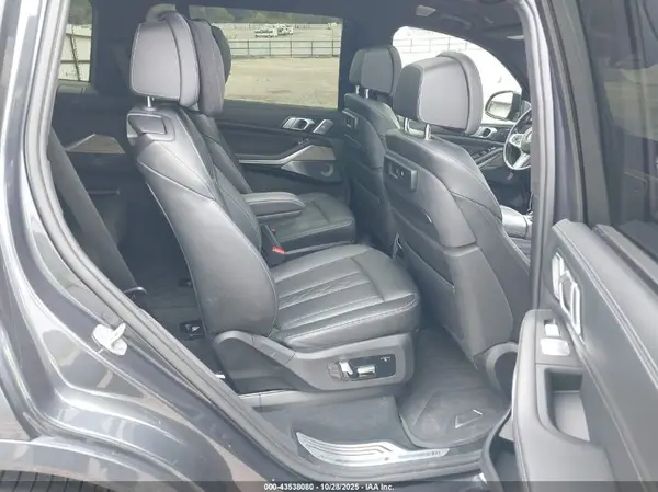 5UXCX4C57KLS36846 2019 BMW X7 - Image 8