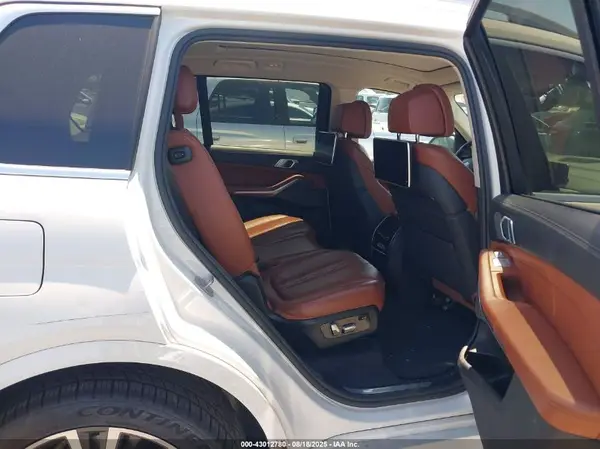 5UXCX4C57KLS37169 2019 BMW X7 - Image 8