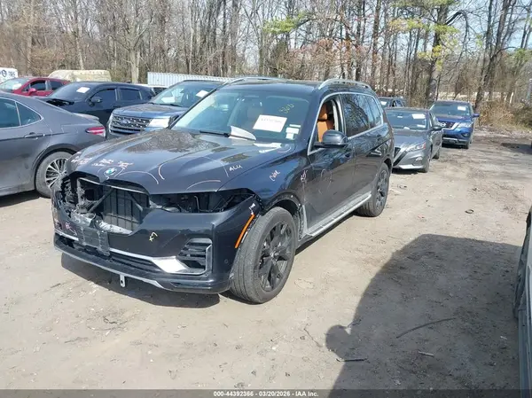 5UXCX4C58KLS36774 2019 BMW X7 - Image 2