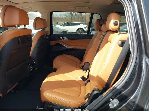 5UXCX4C58KLS36774 2019 BMW X7 - Image 8