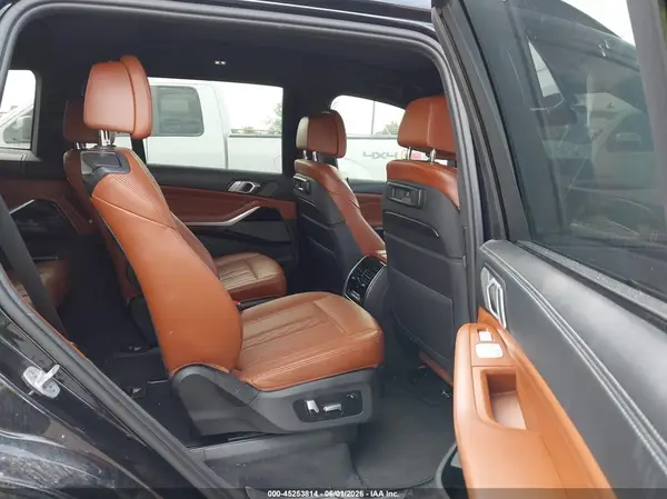 5UXCX4C59KLB39571 2019 BMW X7 - Image 8