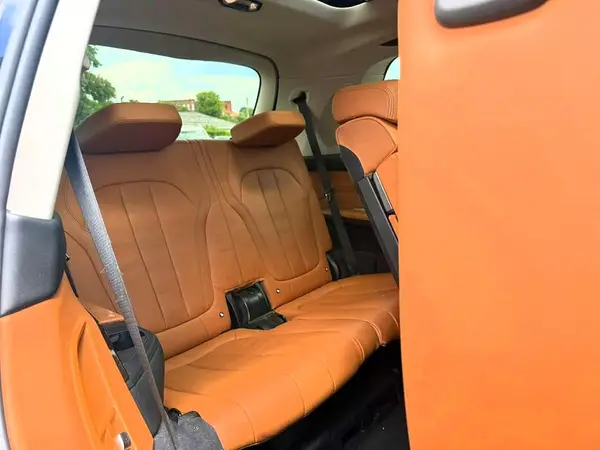 5UXCX4C59KLS36573 2019 BMW X7 - Image 8