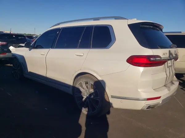 5UXCX4C59KLS38355 2019 BMW X7 - Image 2