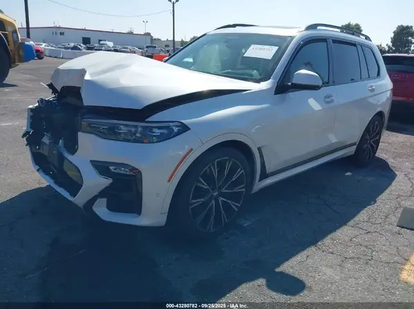 5UXCX4C5XKLS36629 2019 BMW X7 - Image 2