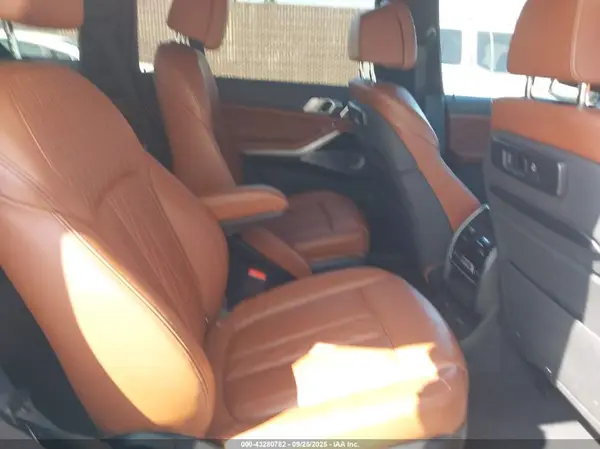 5UXCX4C5XKLS36629 2019 BMW X7 - Image 8