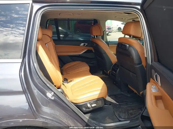 5UXCX4C5XKLS37263 2019 BMW X7 - Image 8