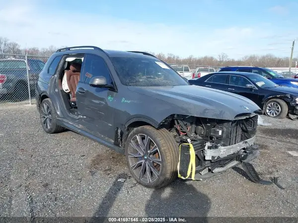 5UXCX6C01N9L99140 2022 BMW X7 - Image 1