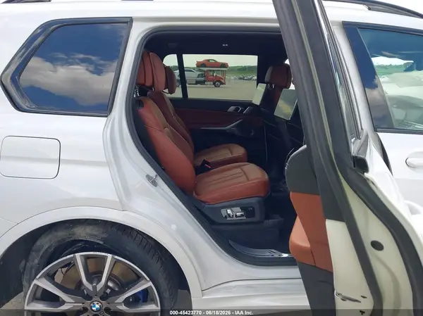 5UXCX6C02L9C38182 2020 BMW X7 - Image 8