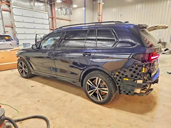 5UXCX6C03N9K38644 2022 BMW X7 - Image 2